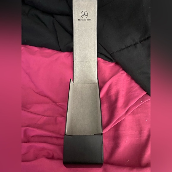 Mercedes-Benz - Picture 2 of 5